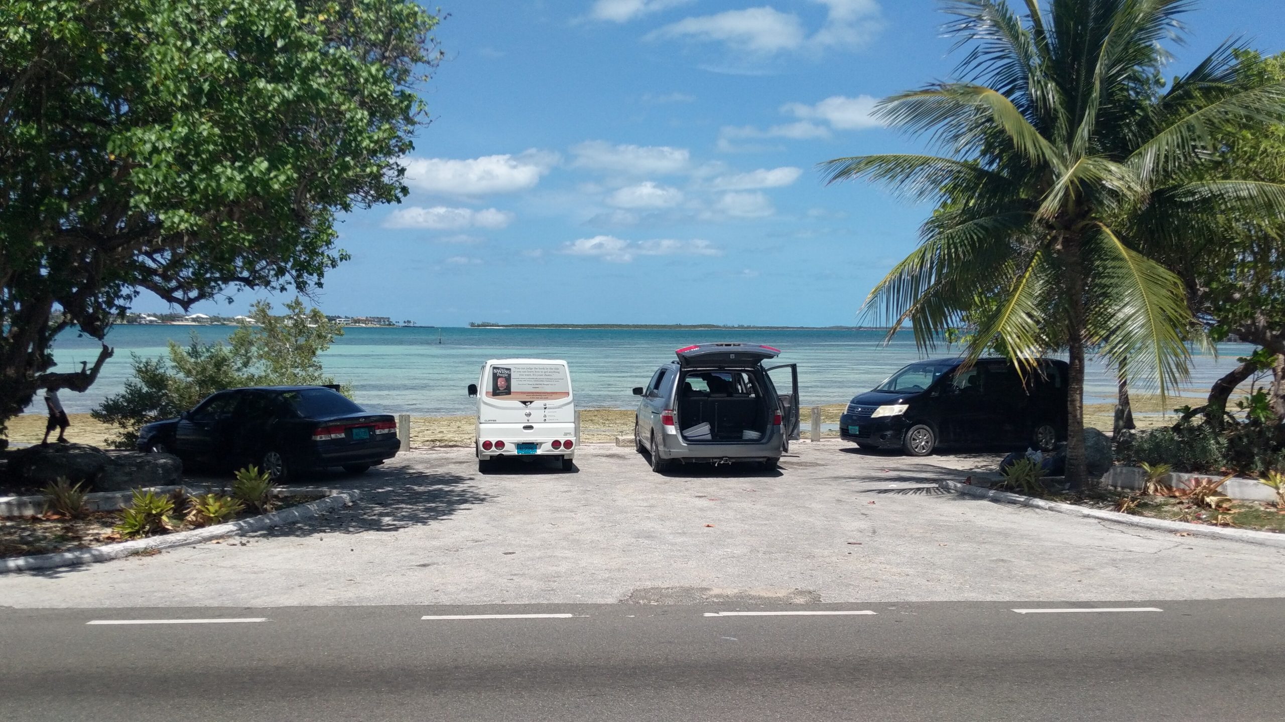 The busy little parking spot at Montague Beach where waited to meet my mystery subject.